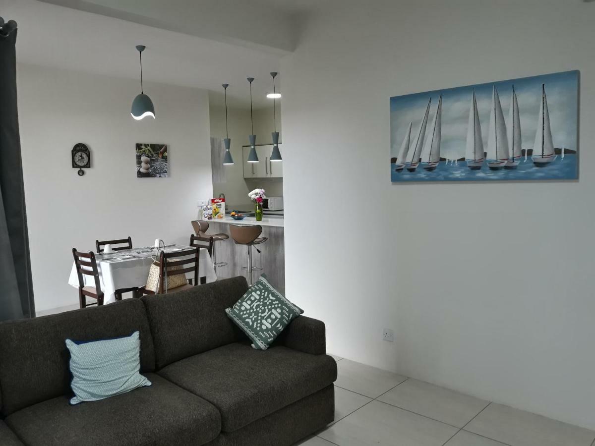 2 Bedroom Flat 15 Mins Walk From Flic En Flac Beach Exterior photo